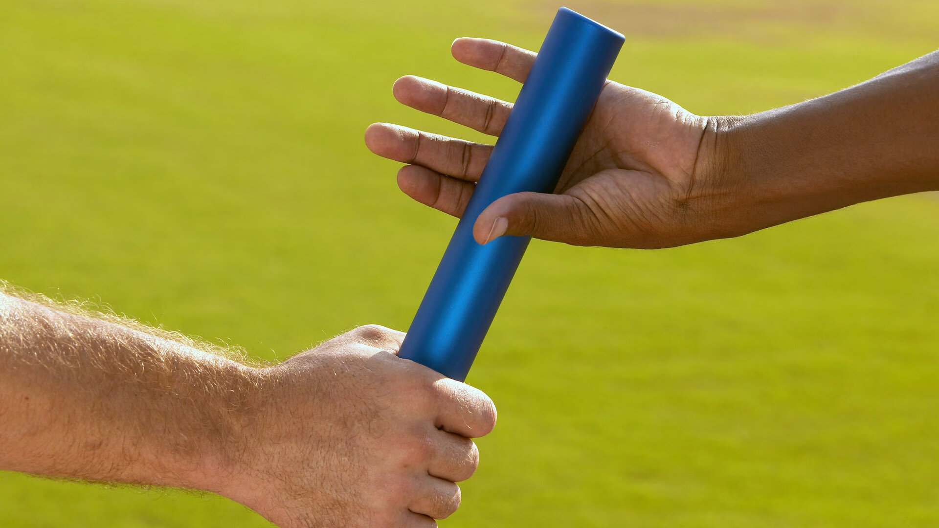 女子足球队主教练接受专访分享执教理念，国家女子足球队主教练