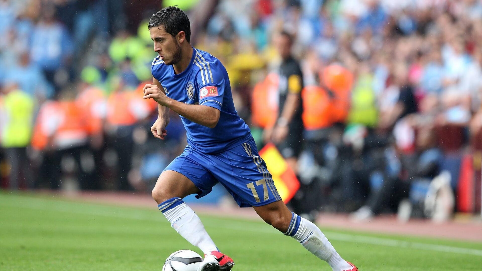 未来足球场馆智能照明系统实现节能减排目标，足球场照明方案